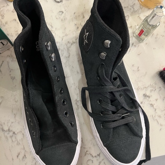 Converse - Picture 2 of 3